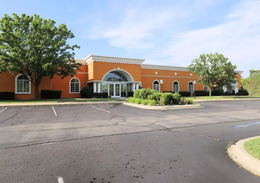 1055 Charter Drive, Flint, MI 48532