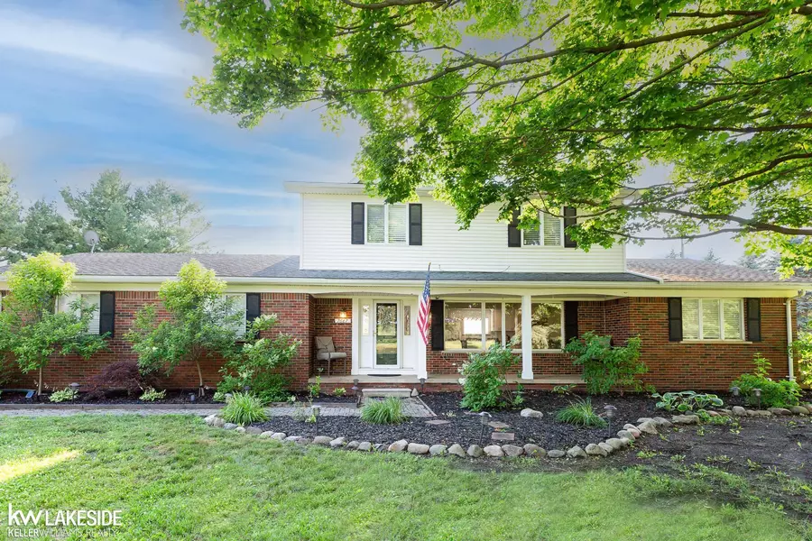 7687 Parshallville Road, Fenton, MI 48430
