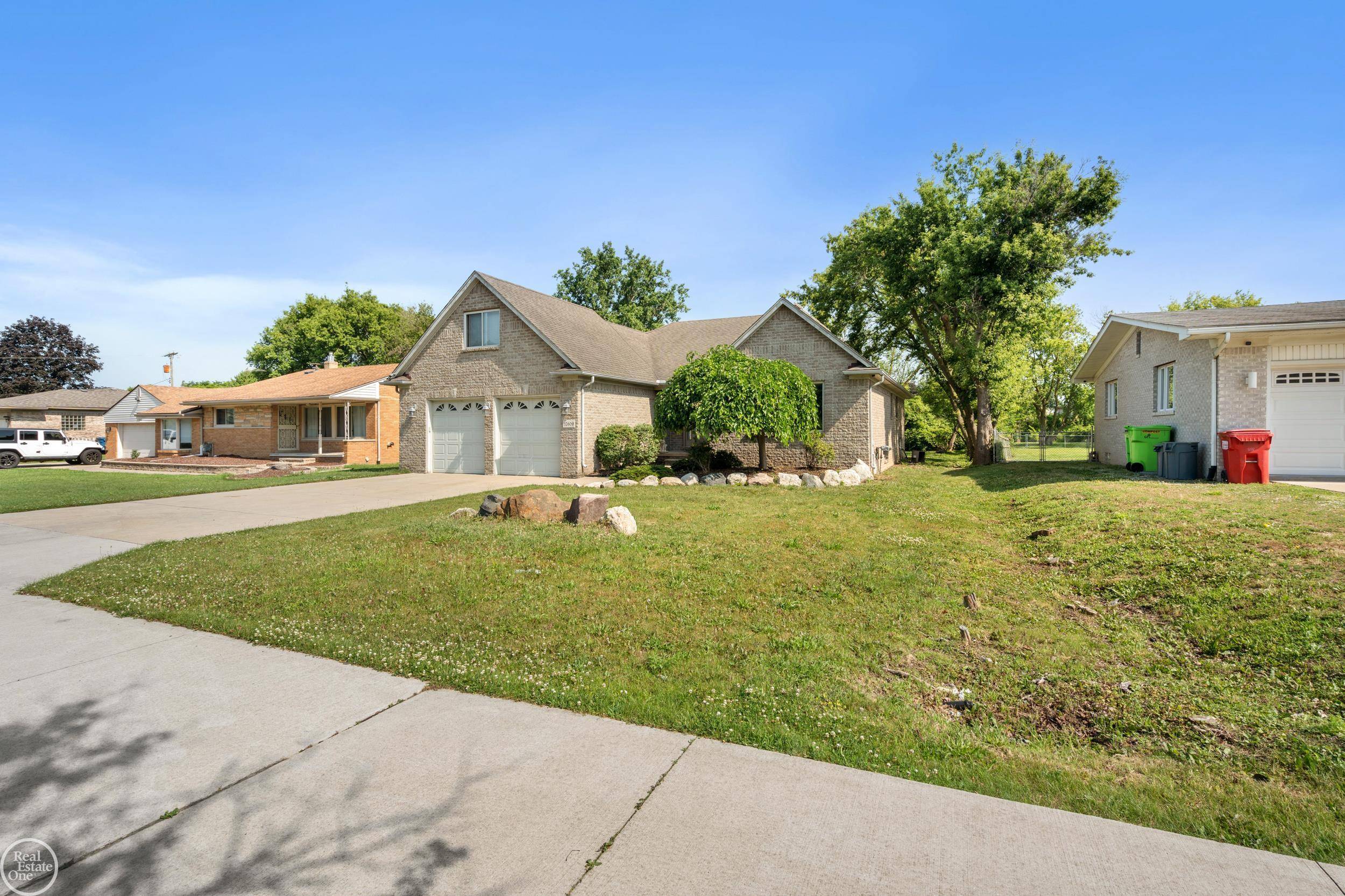 Macomb, MI 48044,17609 21 MILE Road