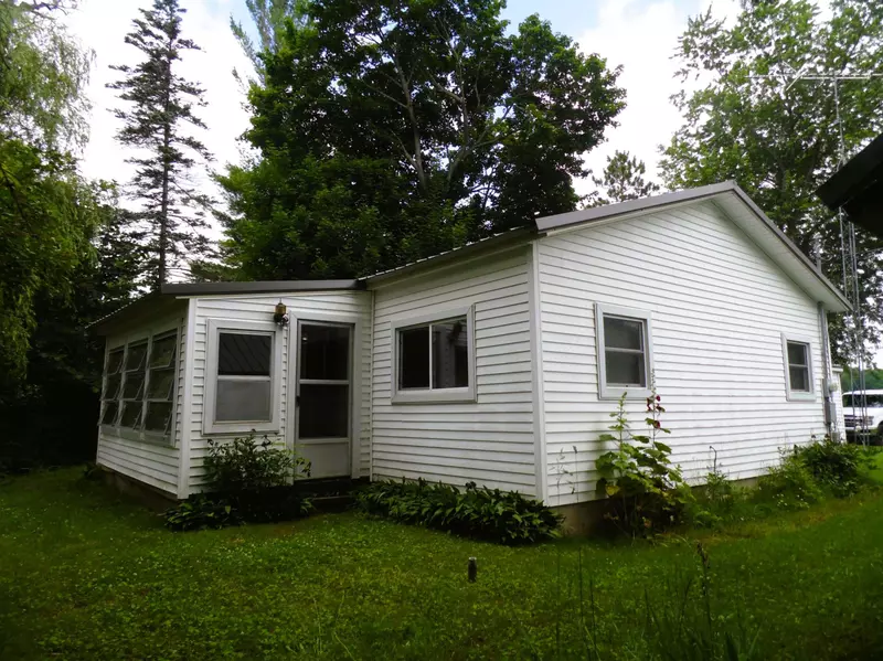 3720 N Hoover Avenue, Gladwin, MI 48624