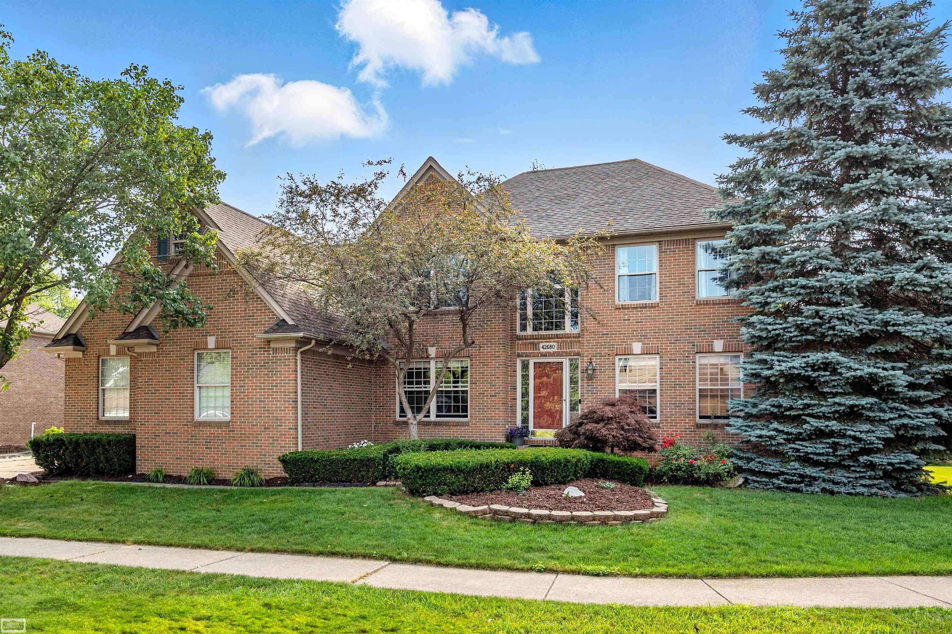42680 Chippewa Drive, Clinton Township, MI 48038