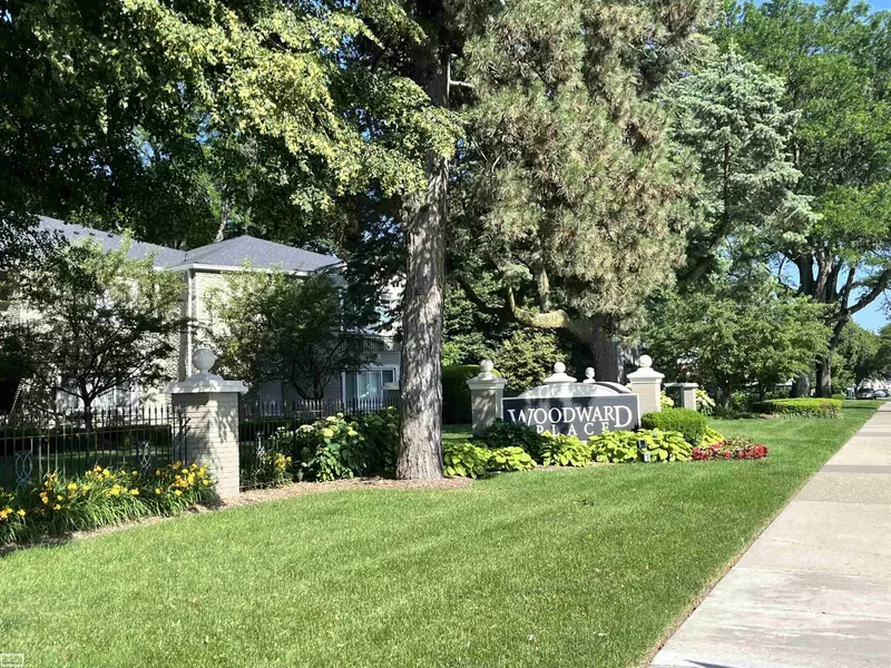 1115 N Old Woodward Avenue, Birmingham, MI 48009