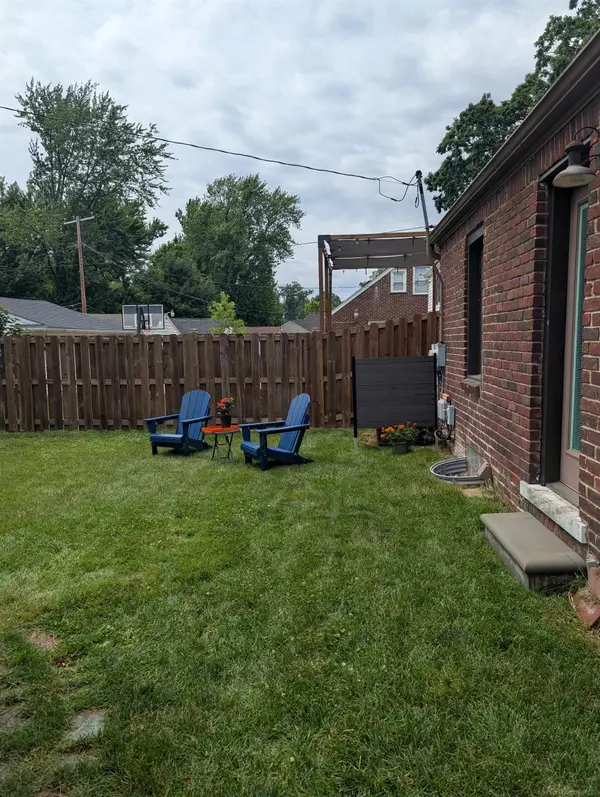 Grosse Pointe Woods, MI 48236-1962,1647 Stanhope Street