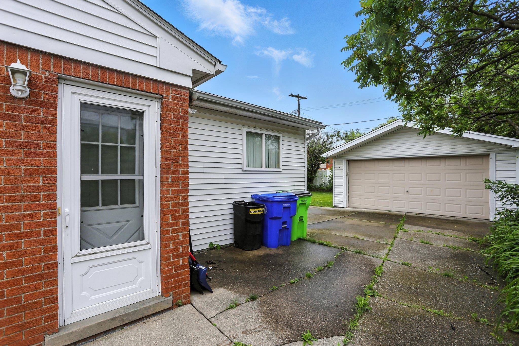 Fraser, MI 48026,18260 N Spring Court
