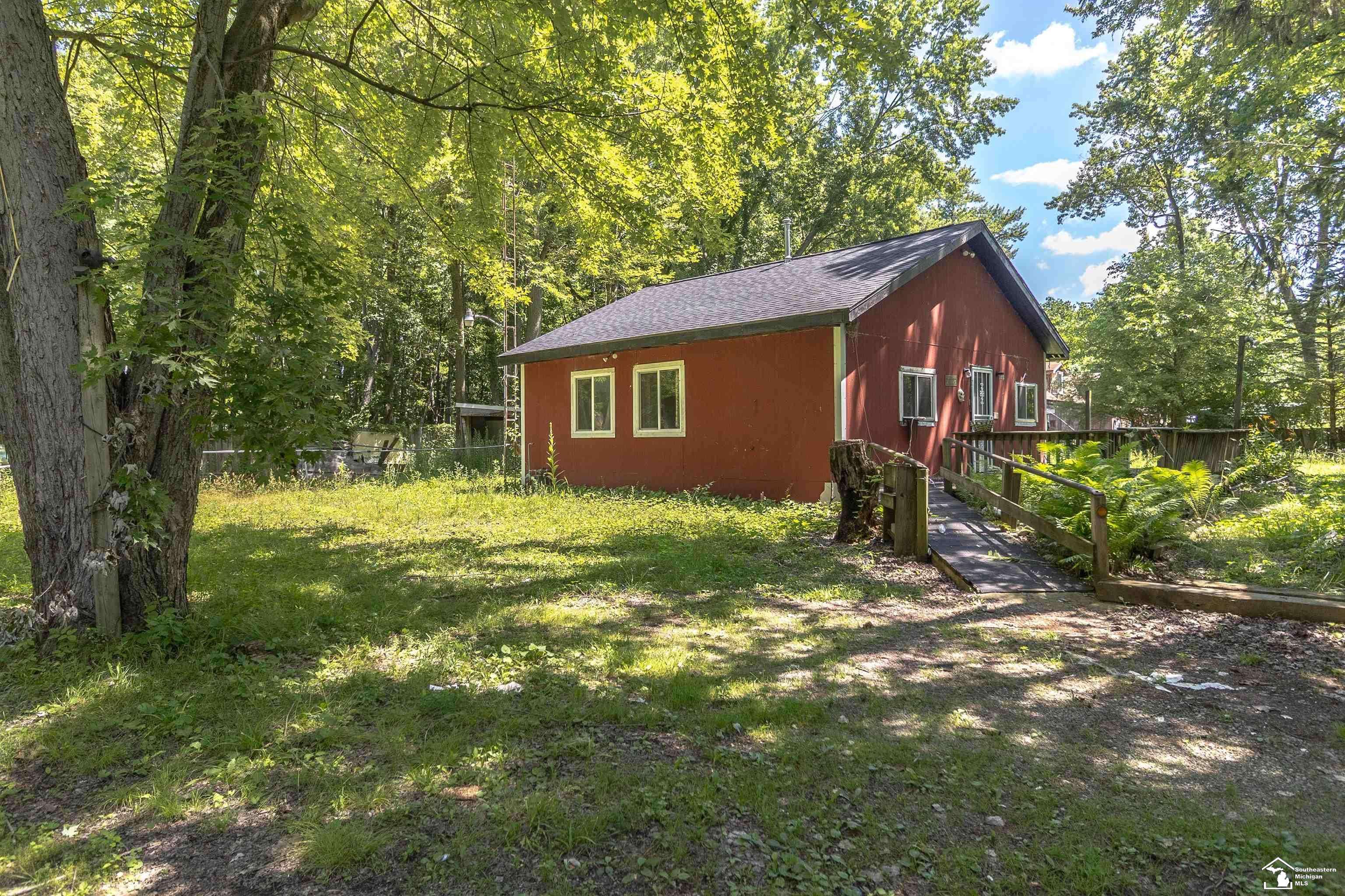 8438 Adler Road, Lambertville, MI 48144