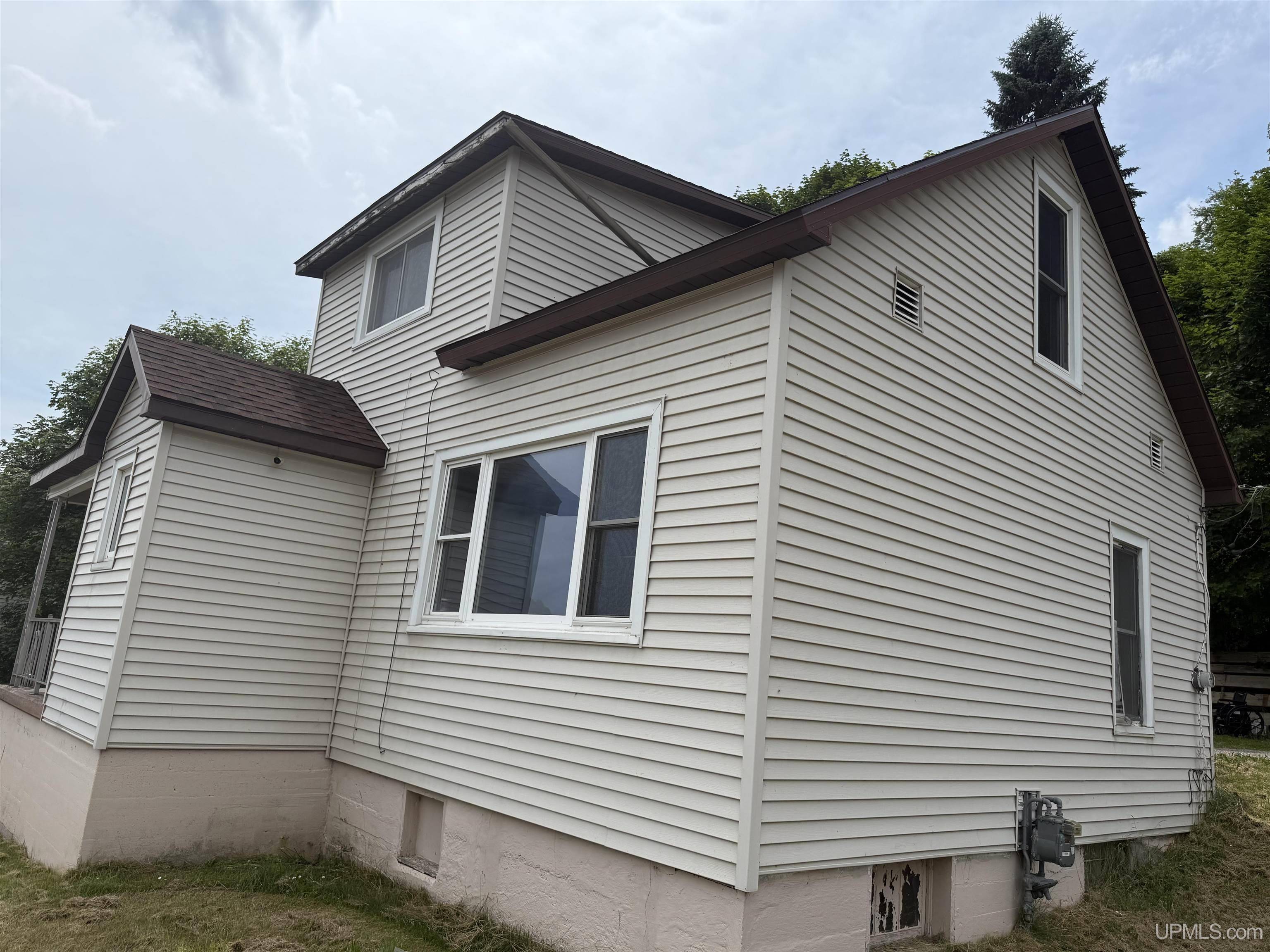 Munising, MI 49862,319 W Onota St. Road