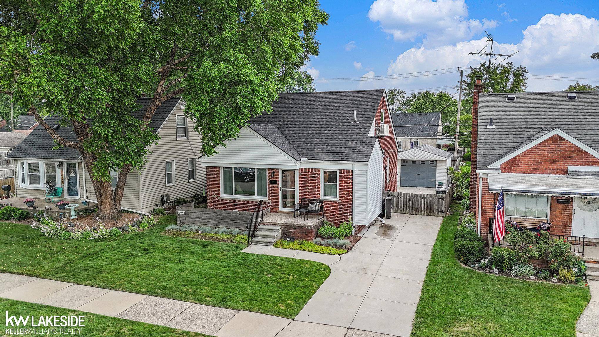 Saint Clair Shores, MI 48080,22419 Alger Street