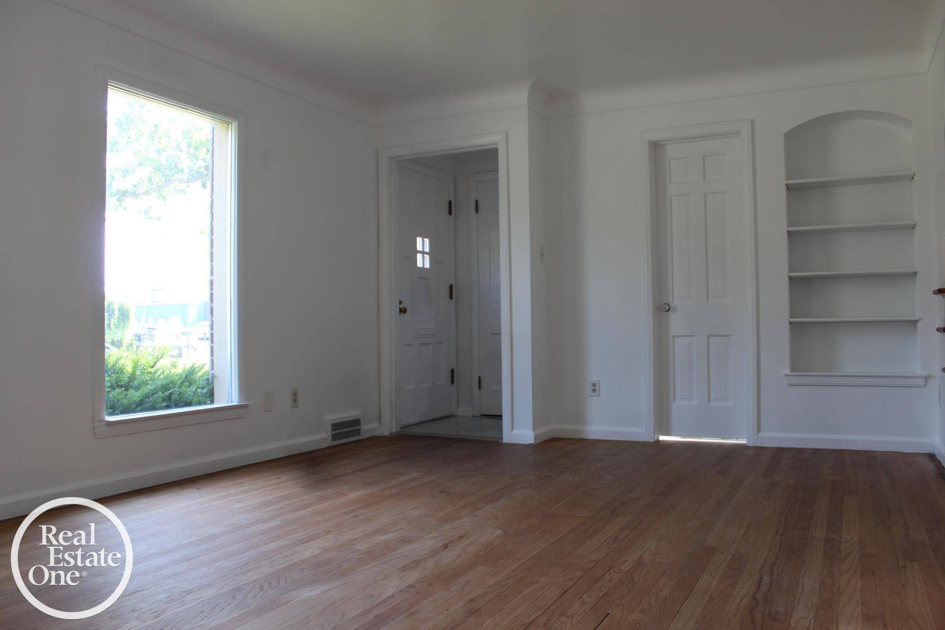 Grosse Pointe Woods, MI 48236,1859 Country Club Drive