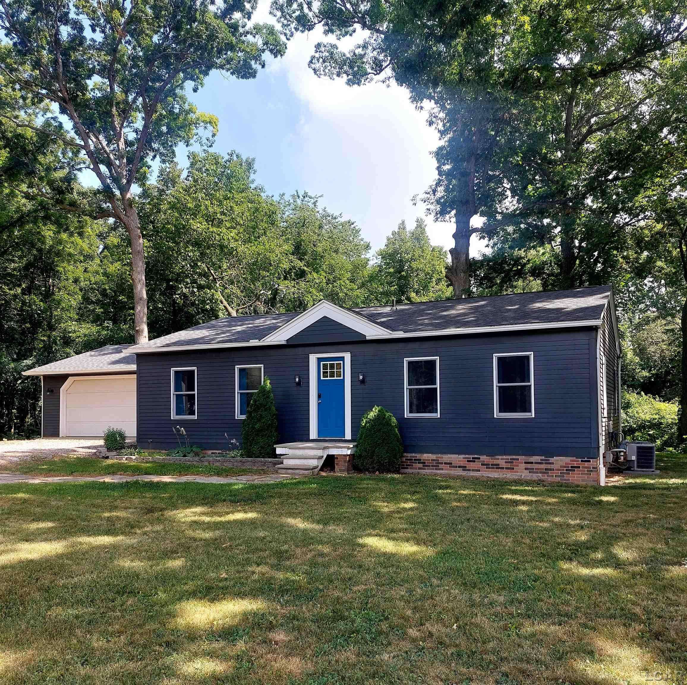 2350 Woodlawn Lane, Adrian, MI 49221