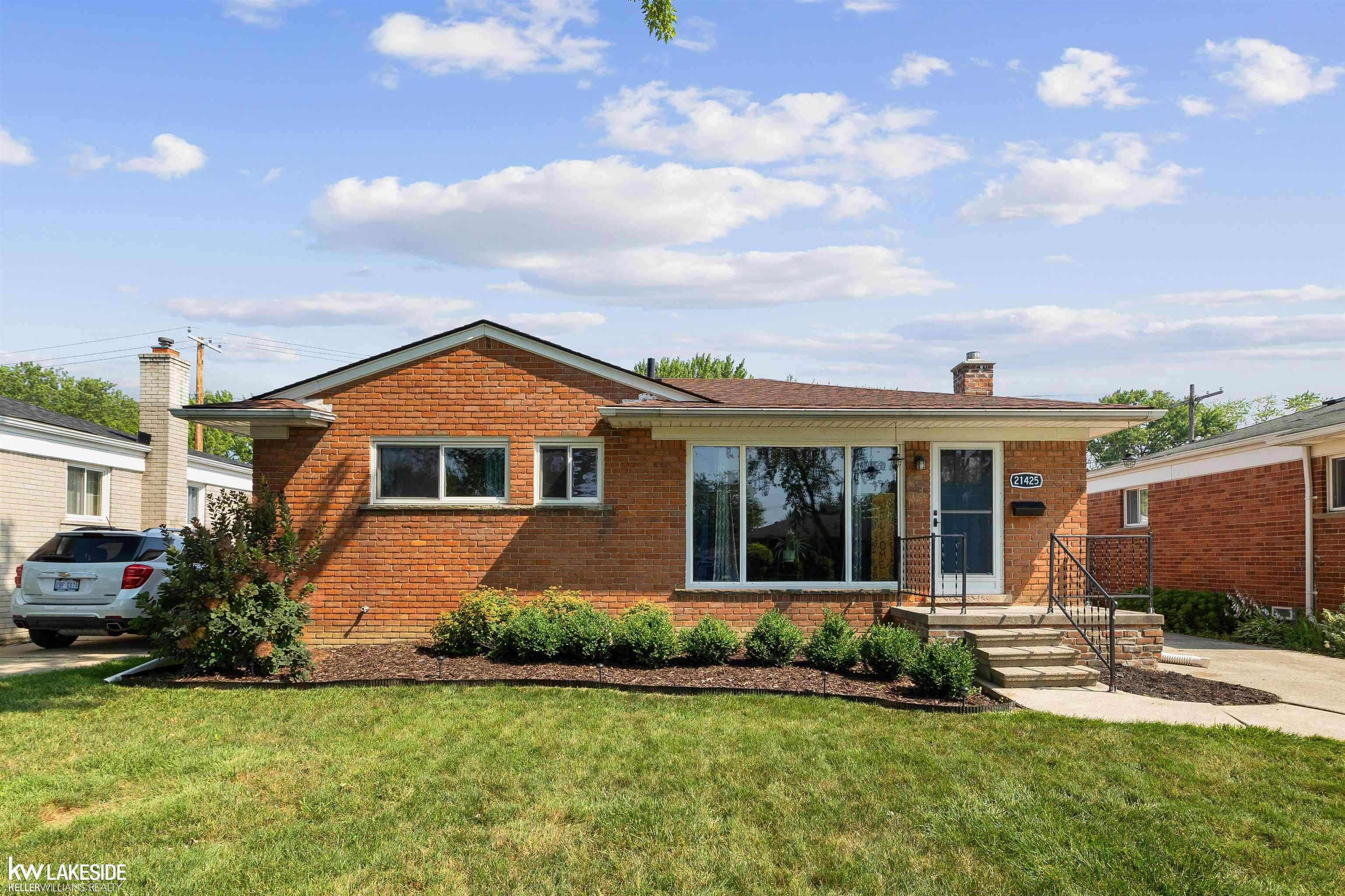 Saint Clair Shores, MI 48082,21425 Share Street