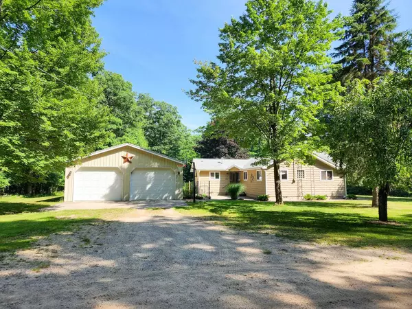 Farwell, MI 48622,4841 Pear Way