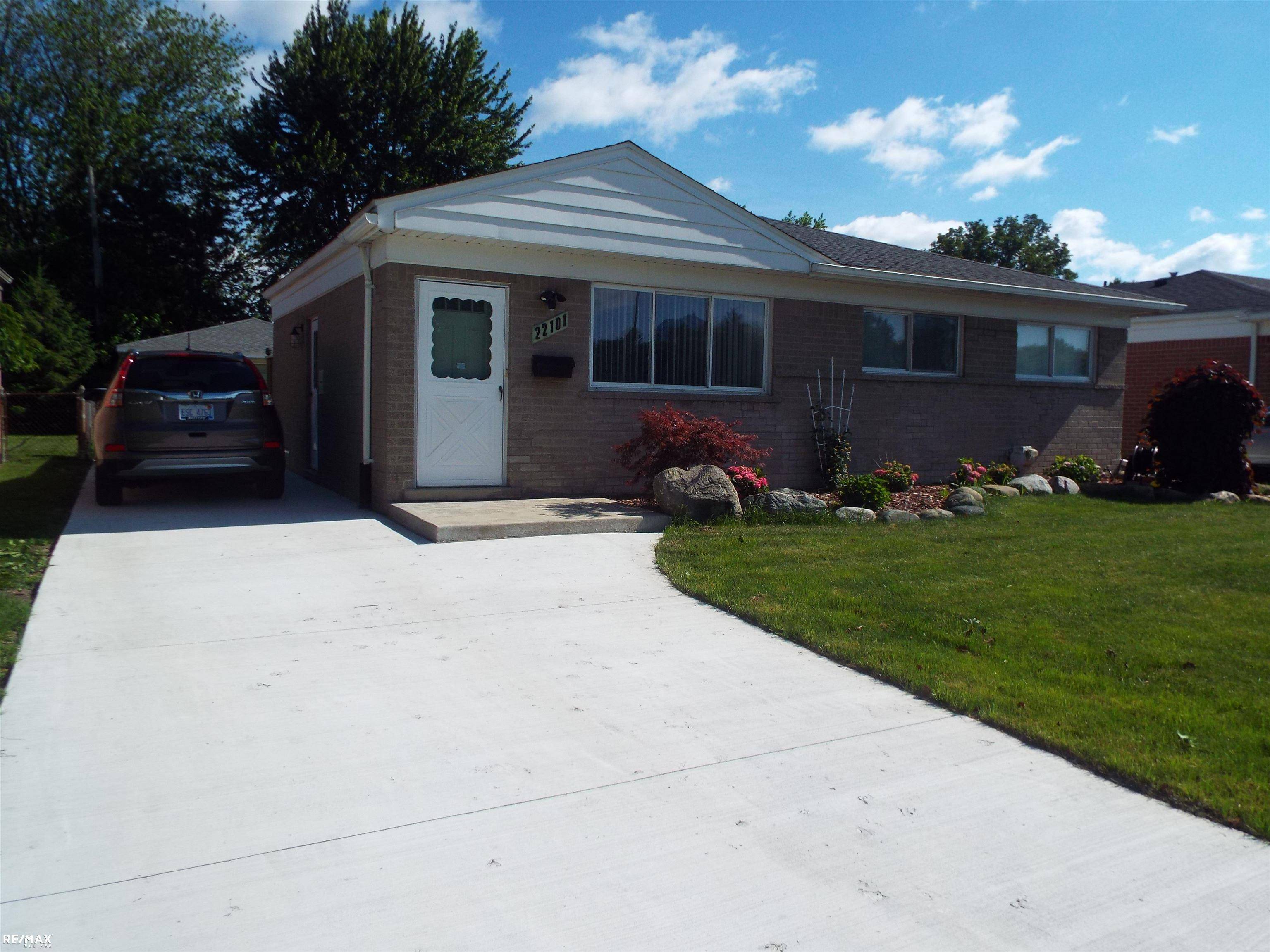 Saint Clair Shores, MI 48082,22101 Violet Street