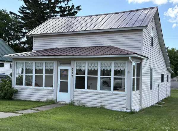 617 Lake Avenue, Florence T-wi, WI 54121