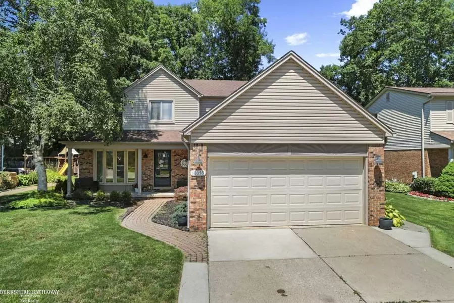 18059 Foxpointe Drive, Clinton Township, MI 48038