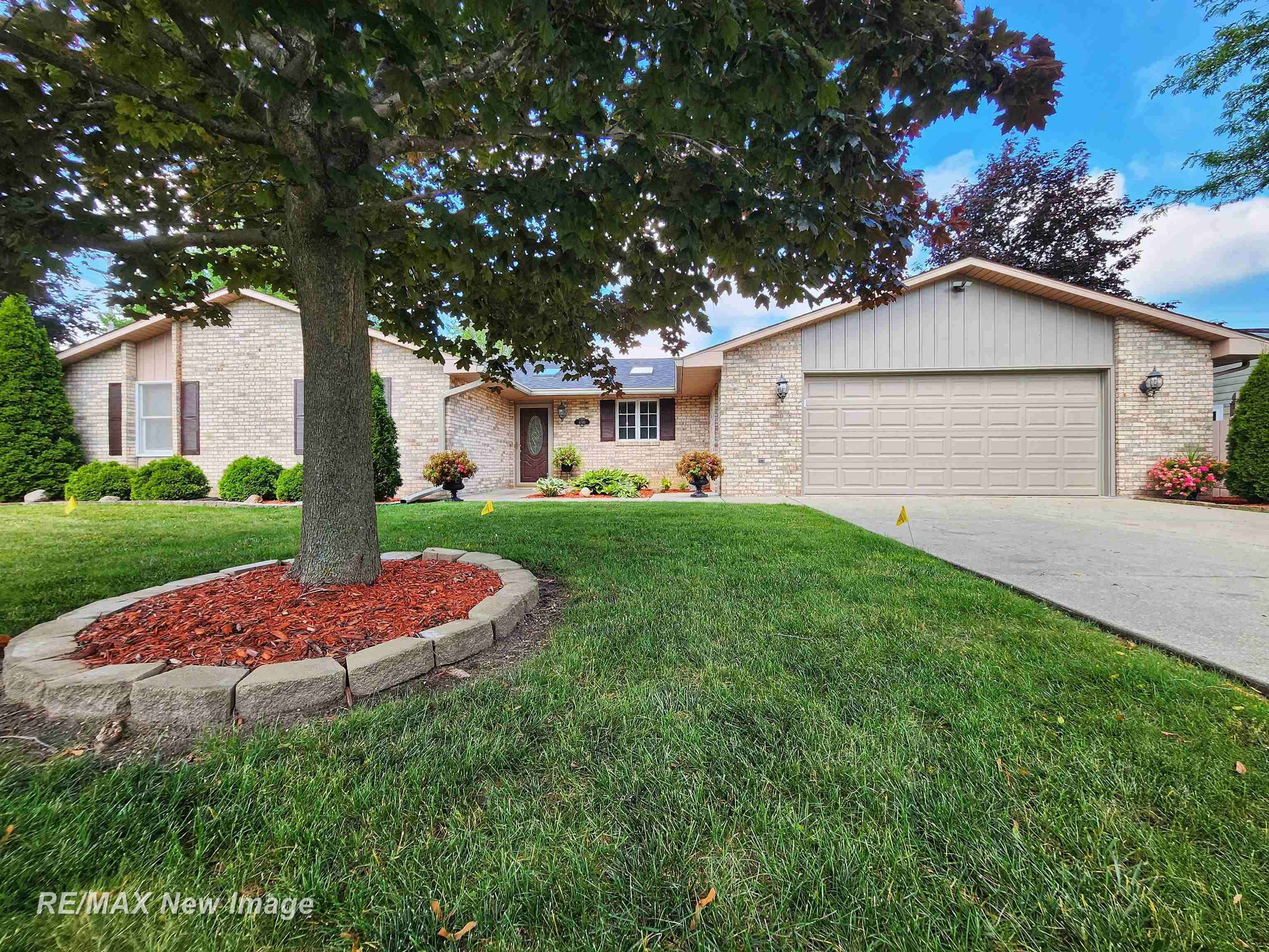 4740 Foxcroft Drive, Bay City, MI 48706