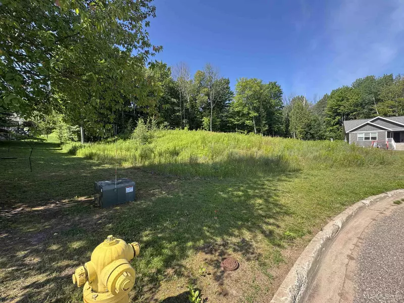 450 McMillan Street, Marquette, MI 49855