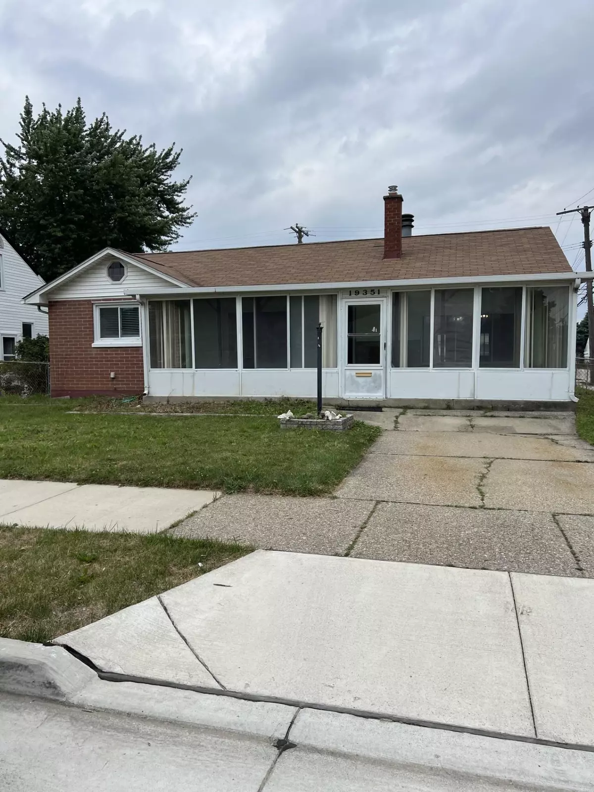 Roseville, MI 48066,19351 Eastland Street