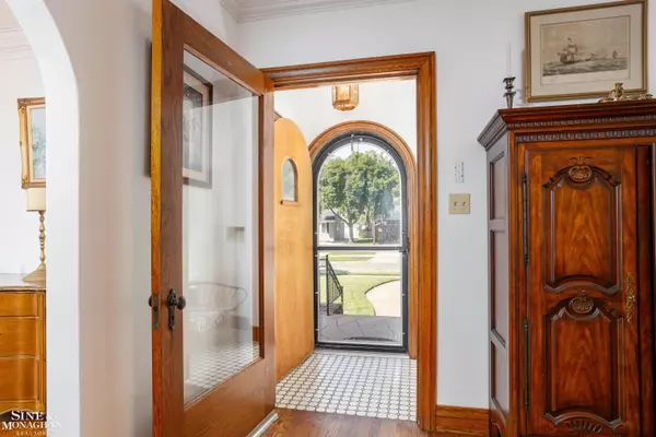 Grosse Pointe, MI 48230,624 Lakepointe Street
