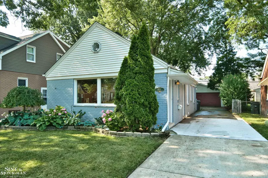 1641 Hampton Road, Grosse Pointe Woods, MI 48236