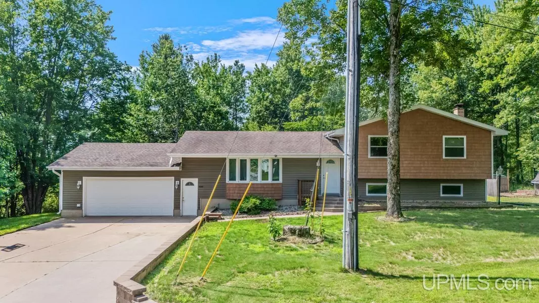 5045 Maple 16.45 Drive, Escanaba, MI 49829