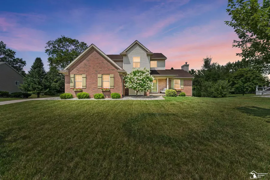 9072 Old Oak Drive, Grand Blanc, MI 48439
