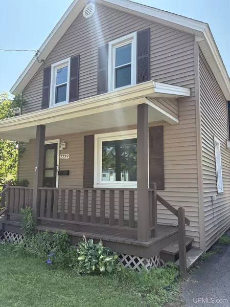2229 Presque Isle Avenue, Marquette, MI 49855