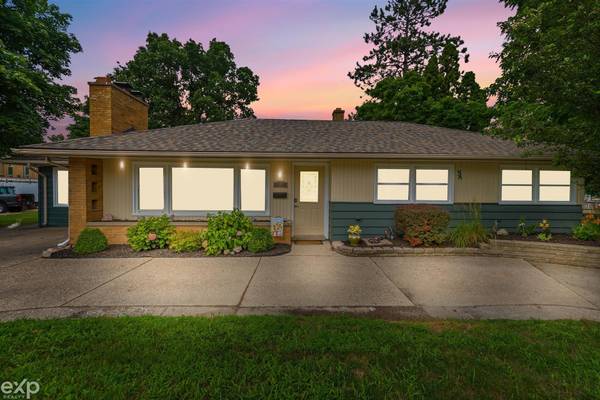 137 Rathbone Street, Mount Clemens, MI 48043