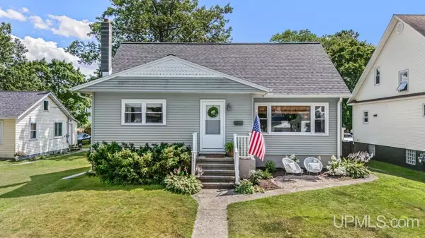 609 Dakota Avenue, Gladstone, MI 49837