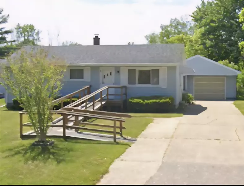 837 S Powell Road, Essexville, MI 48732