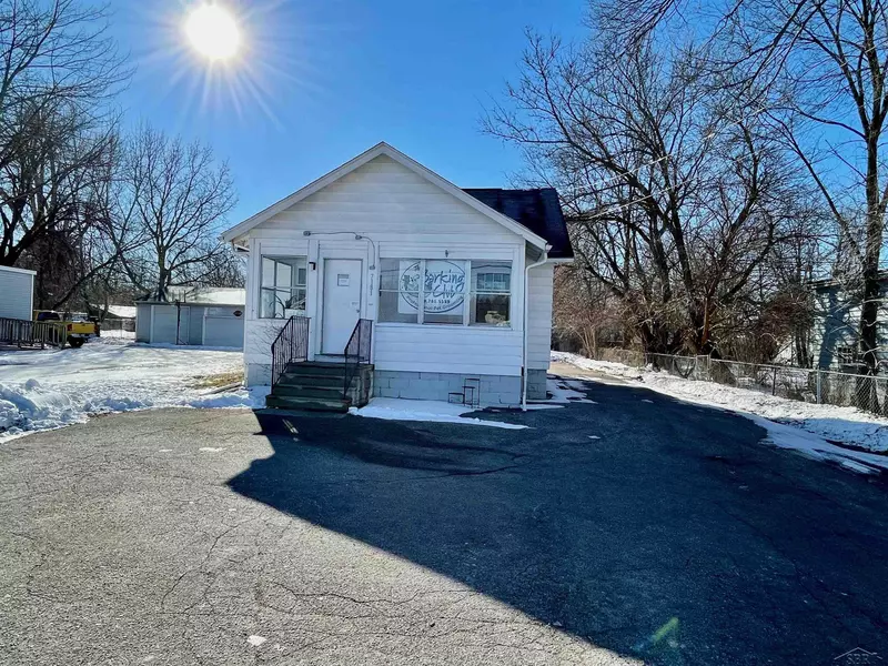 7181 Gratiot Road, Saginaw, MI 48609