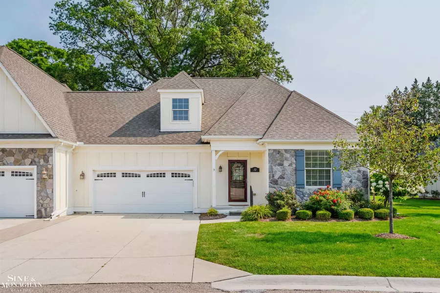 32 River Lane, Grosse Pointe Woods, MI 48236