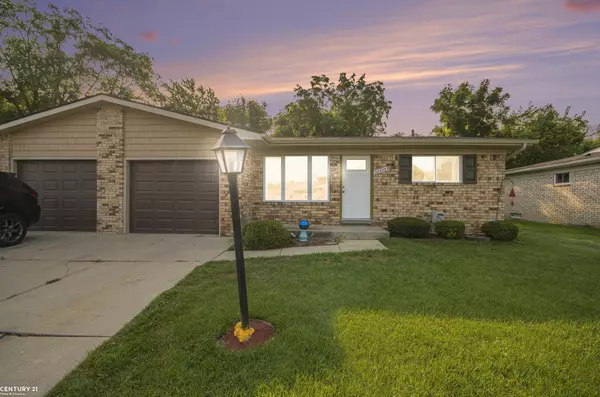 28535 Dino Circle, New Baltimore, MI 48047