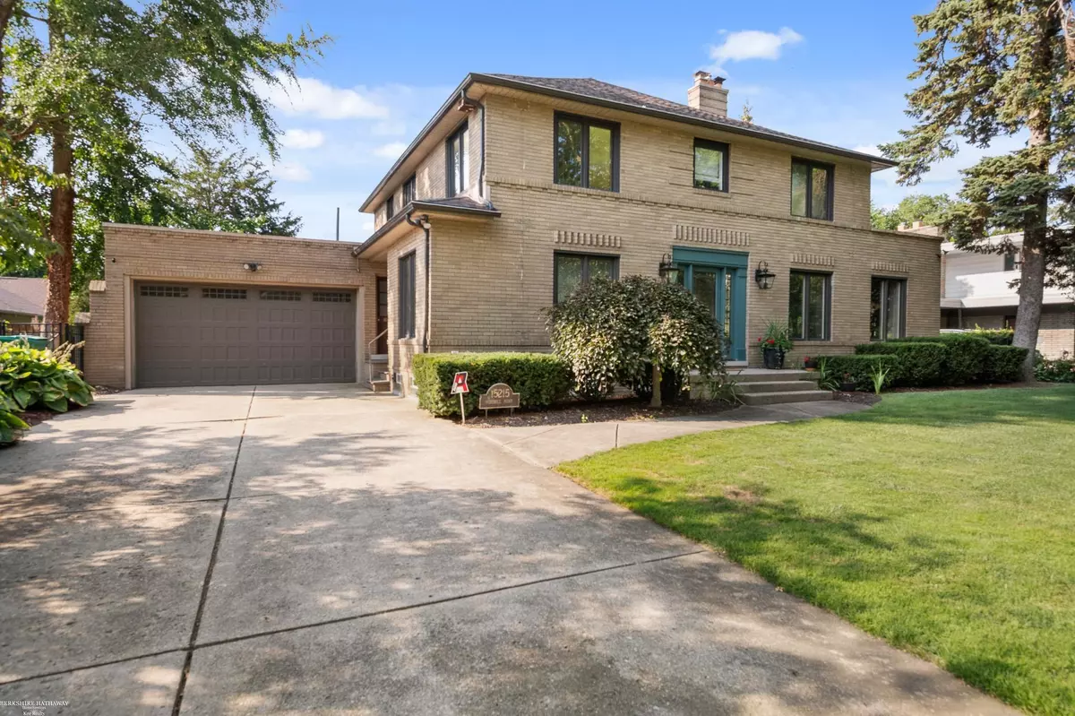 Grosse Pointe, MI 48230,15215 Windmill Pointe Drive