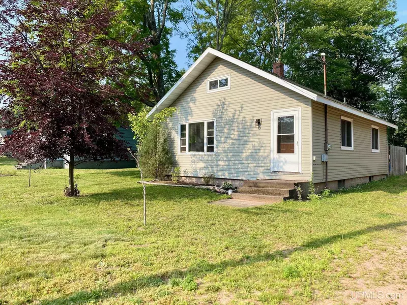 1705 Woodland Avenue, Marquette, MI 49855