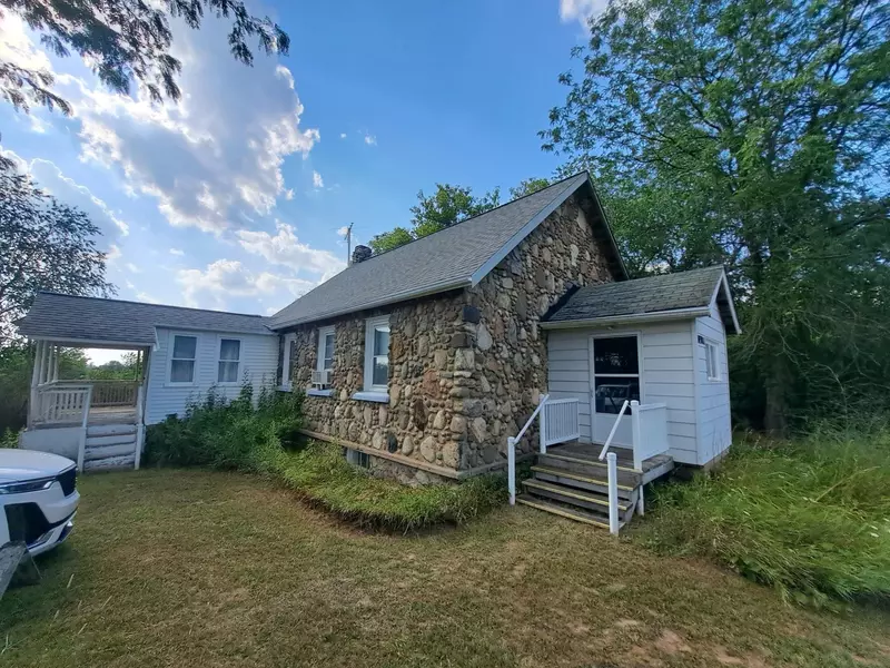 10301 N Loomis Street, Clare, MI 48617