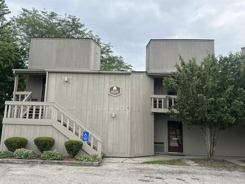 2432 E Tennis Court, Bay City, MI 48706