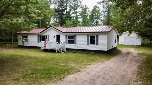 72 Smith Lane, Marquette, MI 49855