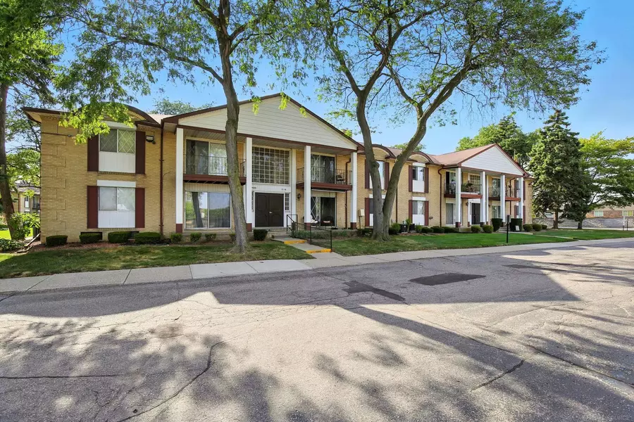 29313 Hayes Road #13 Road, Warren, MI 48088