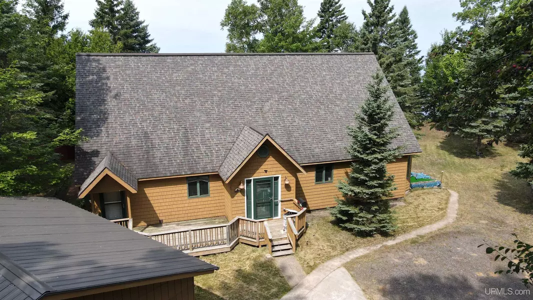 57487 Lakeshore Drive, Calumet, MI 49913