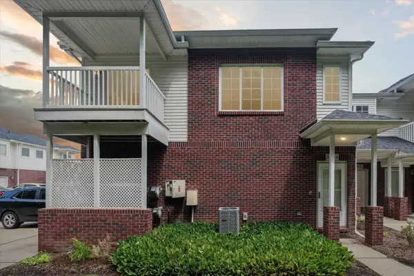 5283 Twin Oaks Drive,  Sterling Heights,  MI 48314