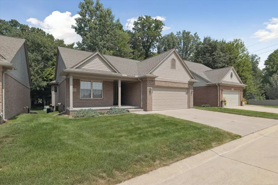 13689 Ridgepoint Drive, Sterling Heights, MI 48313