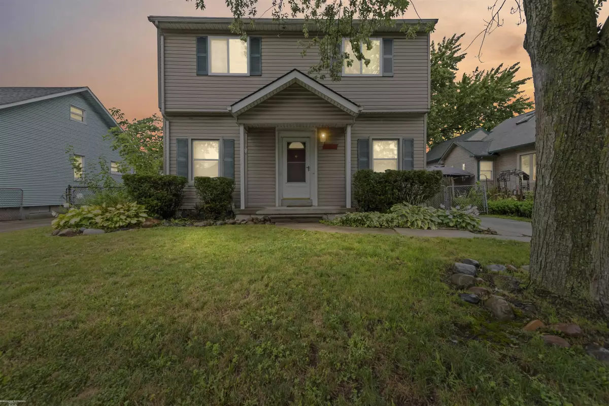 Saint Clair Shores, MI 48081,27811 Gladstone Road