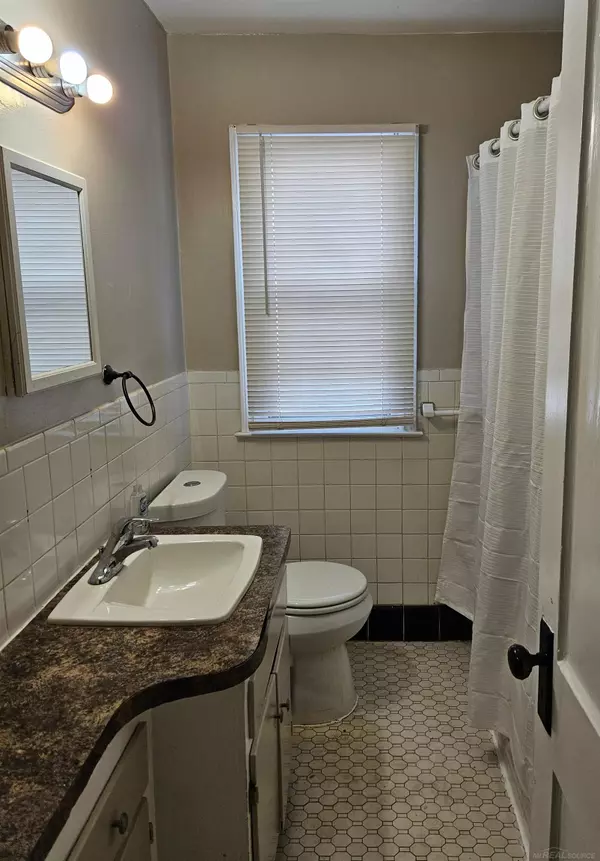 Center Line, MI 48015,8239 Standard Street