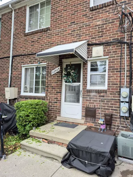 22925 Gary Lane, Saint Clair Shores, MI 48080