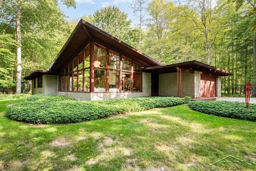 3871 E Kens Lane, Midland, MI 48642