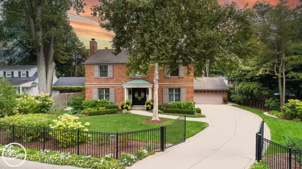 76 Grosse Pointe Boulevard, Grosse Pointe Farms, MI 48236