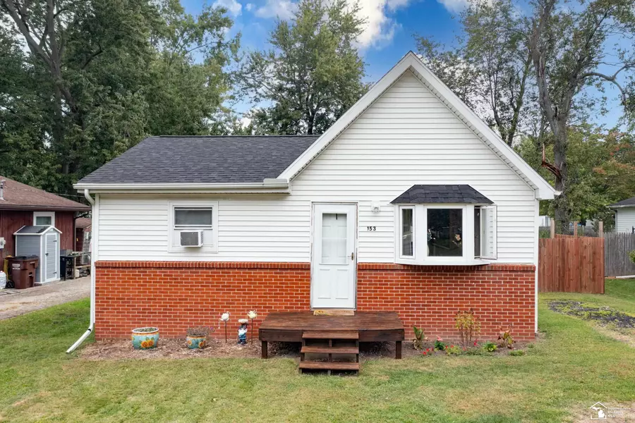 153 E Vesey Street, Petersburg, MI 49270