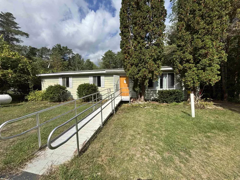 2094 W Maple Grove Road, Farwell, MI 48622