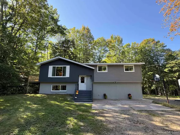148 W Branch Road, Marquette, MI 49855