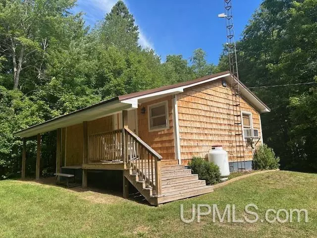 E6529 Crossover Road, Munising, MI 49862